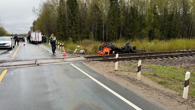 В Тейкове на переезде товарный поезд снес КАМАЗ с пивом
